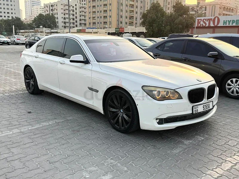For Sale: BMW 750Li – Luxury & Power Combined.

 Model: 2011
 Color: Elegant White
 Sunroof63699047523843113