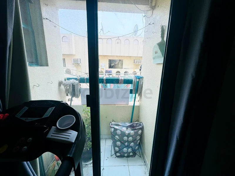 غرفة استوديو مفروشة بالكامل متاحة في بر دبي لمدة شهر واحد من اليوم63796993248131114