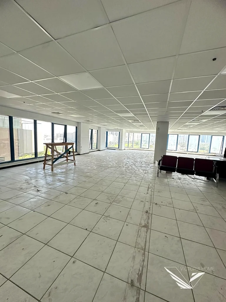 Spacious! big office kitchen bathroom park view close to buhaira corniche al majaz 1 area sharjah63816452006145110