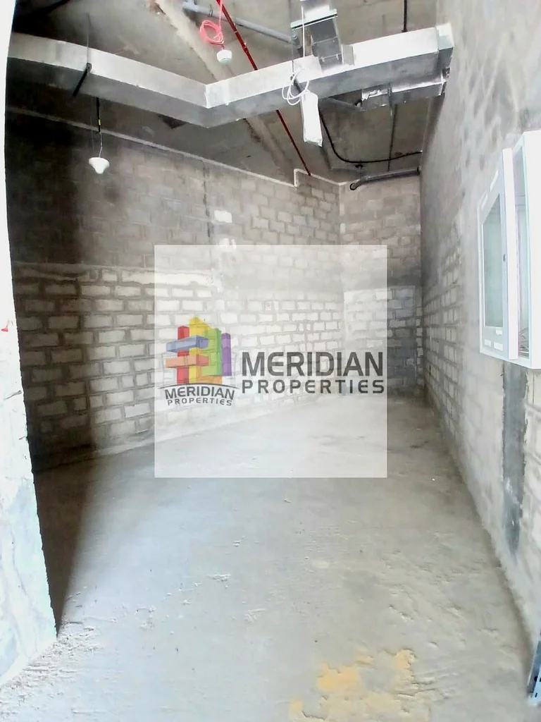 هيكل وأرضية / تطل على البحيرة / شاغرة وجاهزة63823887984259114