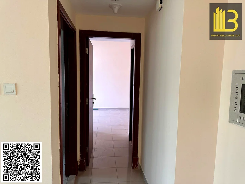 غرفة نوم واحدة مع موقف سيارات وإطلالة على المدينة63811299266561114