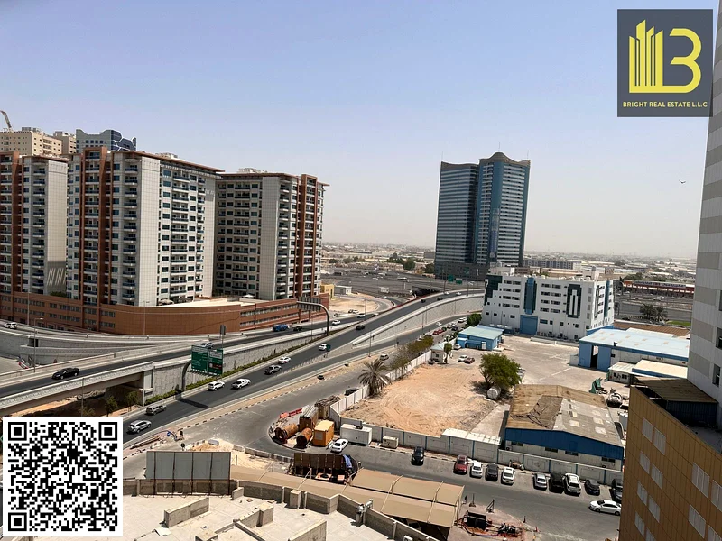 غرفة نوم واحدة مع موقف سيارات وإطلالة على المدينة63811299266561110