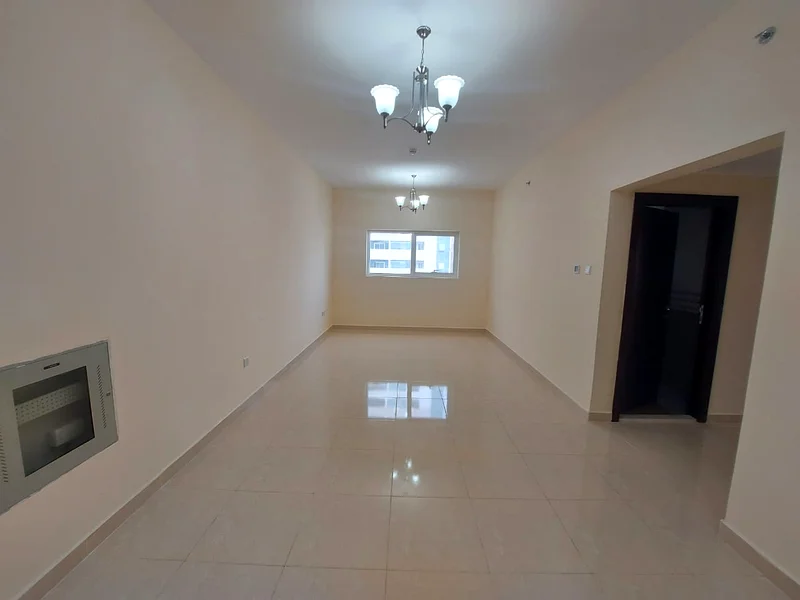 مبنى جديد + موقف سيارات مجاني 1BHK مع موقع ممتاز بسعر 34 ألف فقط قرب باقر محبي الشارقة، اتصل بنوید63812034996609110