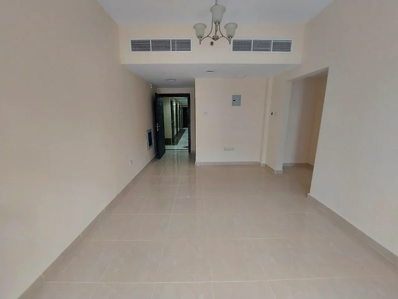 مبنى جديد + موقف سيارات مجاني 1BHK مع موقع ممتاز بسعر 34 ألف فقط قرب باقر محبي الشارقة، اتصل بنوید63812034996609113