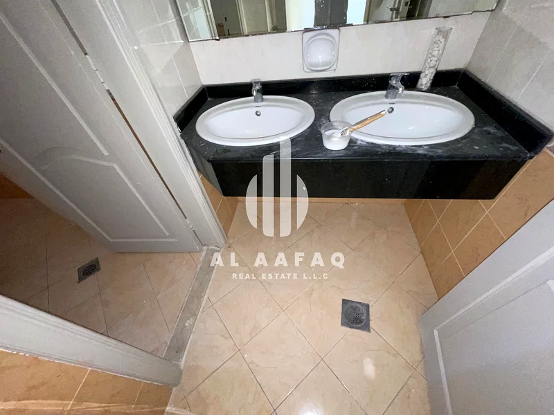 فيلا واسعة مكونة من 5 غرف نوم | حديقة | موقف سيارات63812707973889113