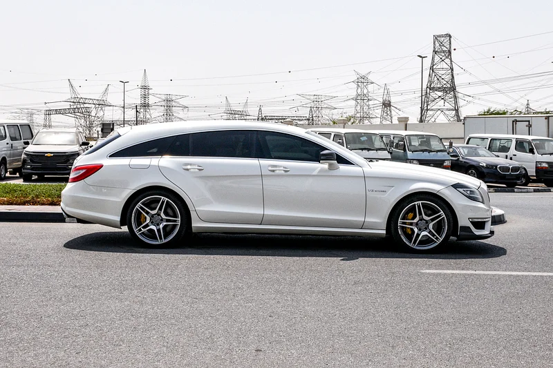 2013 - بنز CLS63 شوتينغ بريك - نظيف للغاية - 81,000 كم فقط63699042776067113