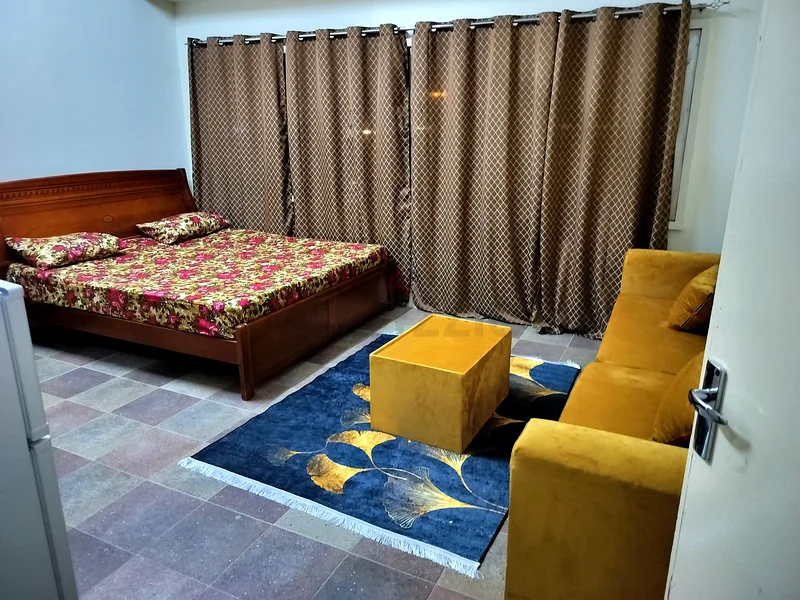 غرفة مؤثثة للإيجار لزوجين هنديين أو سيدات تنفيذيات مع حمام داخلي 2500/- شامل جميع الخدمات.63796993313921111