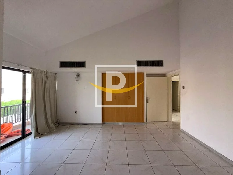 Spacious 4BR+Maid Family Villa | Pool | in Jumeirah 363808013248642113
