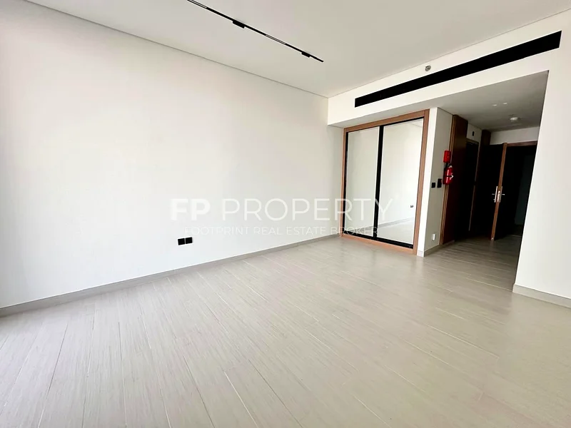 Luxurious studio | Canal View l Ready to move in63793904454403113