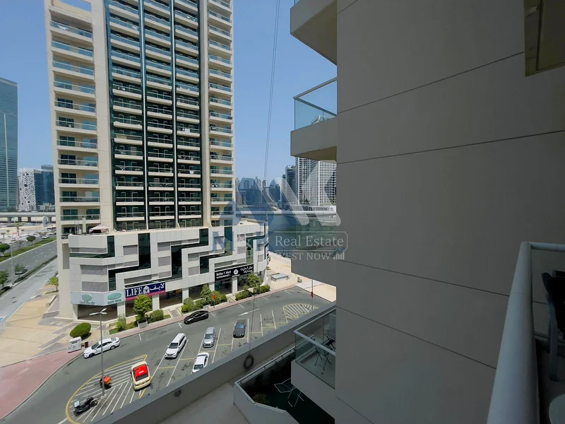 Partial Lake View / Large Balcony / Spacious63790023010177114