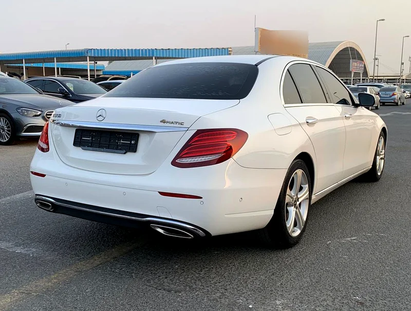 Mercedes-Benz E200 4Matic V4 2.0L Model 201863699044393729114