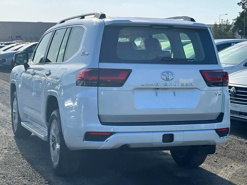 TOYOTA LAND CRUISER LC300 VX Plus 3.3L DIESEL AT MY202563699052790657111