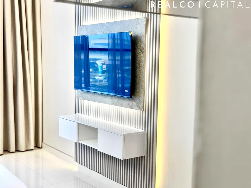 Lux Studio | Bills + Free Metro Shuttle | 12 Cheques63724696413314112