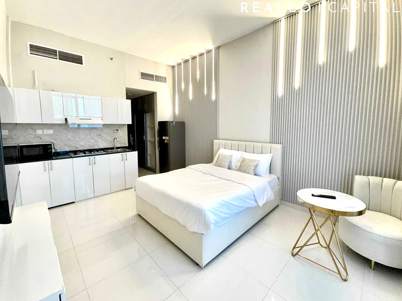 Lux Studio | Bills + Free Metro Shuttle | 12 Cheques63724696413314114