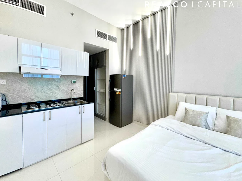 Lux Studio | Bills + Free Metro Shuttle | 12 Cheques63724696413314113