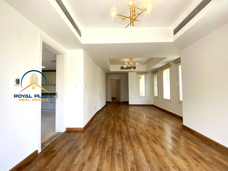 فيلا 3E واسعة | أرضيات خشبية | موقع متميز63728636825346113