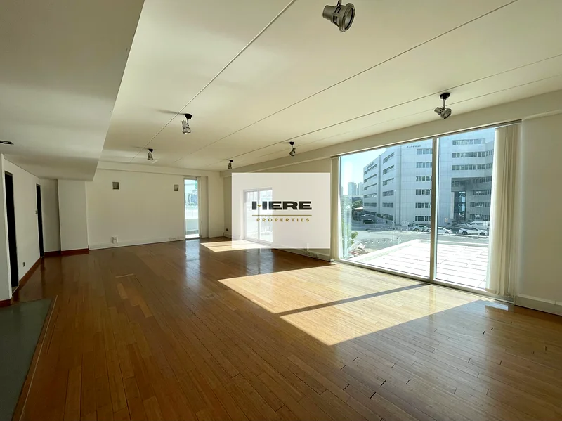 The Loft Office | Spacious Duplex in Media City | Chiller Free & Metro Access63816331228545113