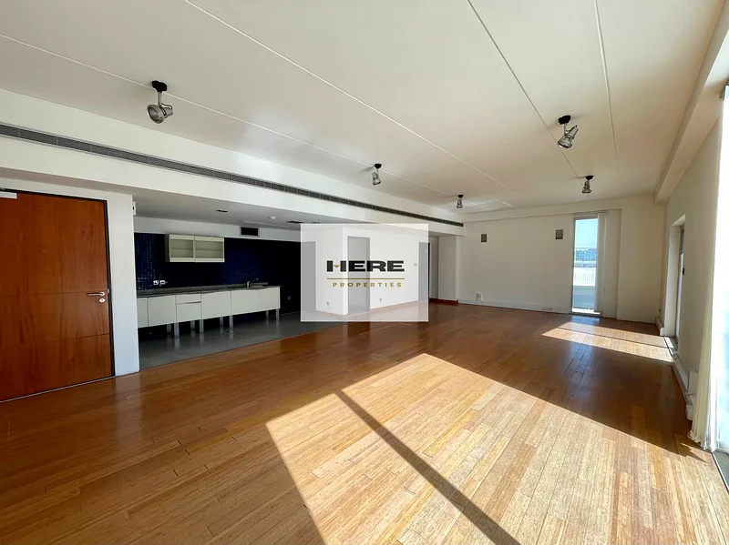 The Loft Office | Spacious Duplex in Media City | Chiller Free & Metro Access63816331228545112
