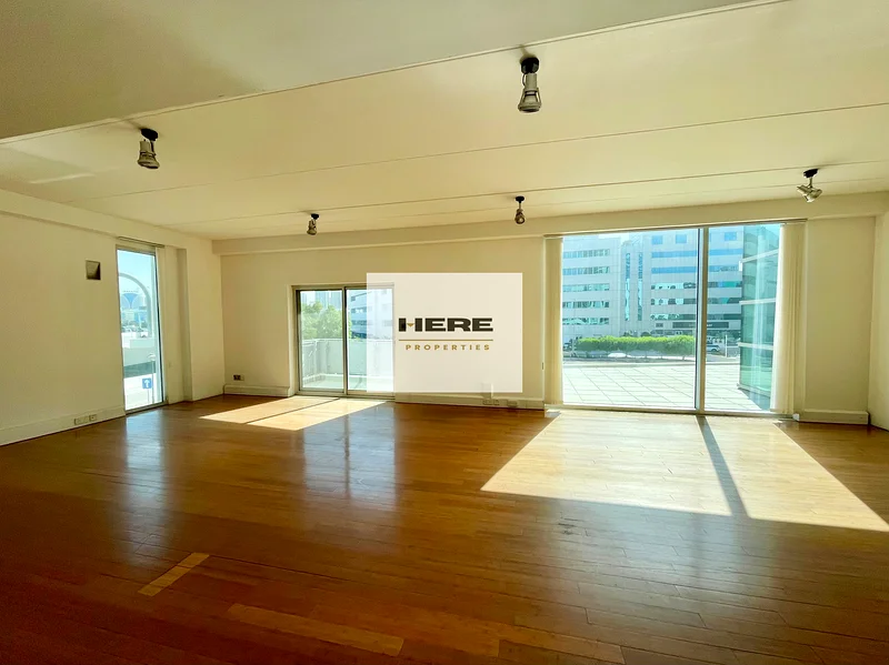 The Loft Office | Spacious Duplex in Media City | Chiller Free & Metro Access63816331228545111