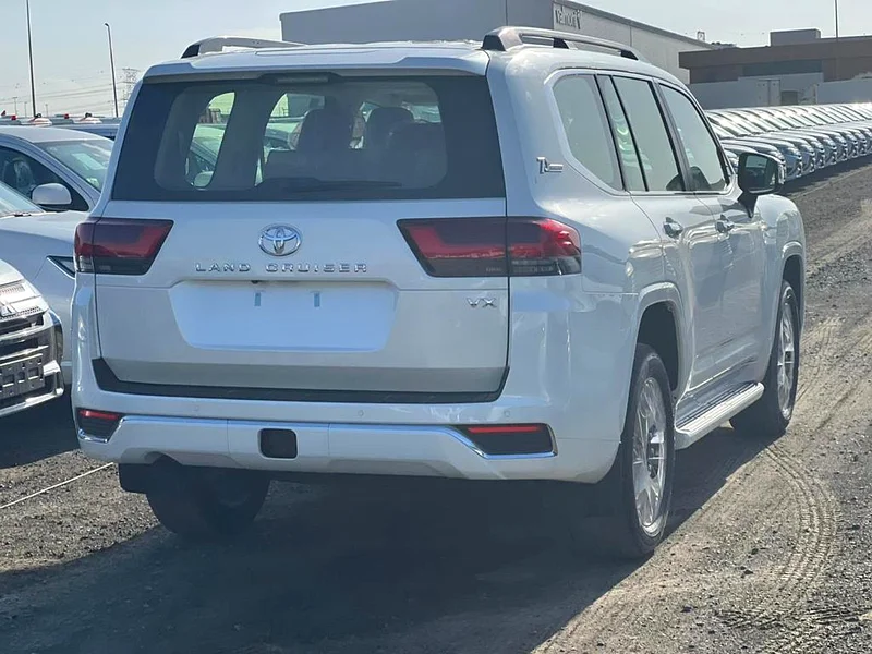 TOYOTA LAND CRUISER LC300 VX Plus 3.3L DIESEL AT MY202563699052790657113