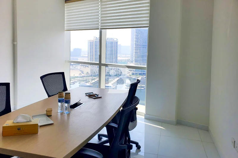 مكتب مؤثث | إطلالة على القناة | برج B2B63815529563778113