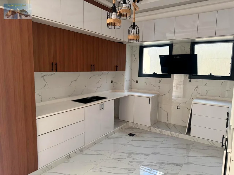Villa for sale in Ajman, prime location close to all services. Super deluxe finish, 5 master bedrooms, hall, majlis, equipped kitchen, and maid room.63877166381827113
