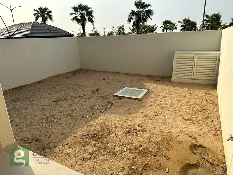 3 غرف نوم + غرفة خادمة | صف واحد | إطلالة على الحديقة | حديقة مزروعة63740770212610111