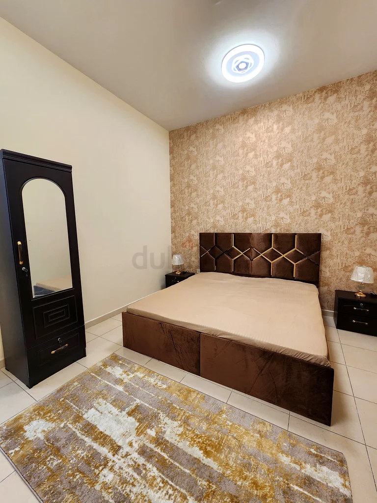غرفة تنفيذية واسعة متاحة للسيدات والأزواج63796043554689111