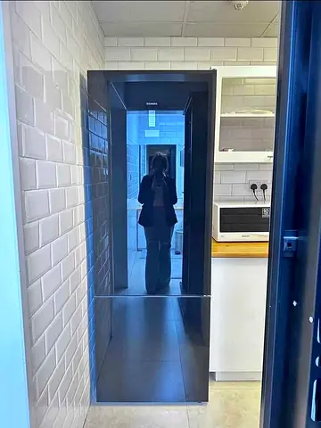 Seimens Bottom freezer Refrigerator Glass front With digital display