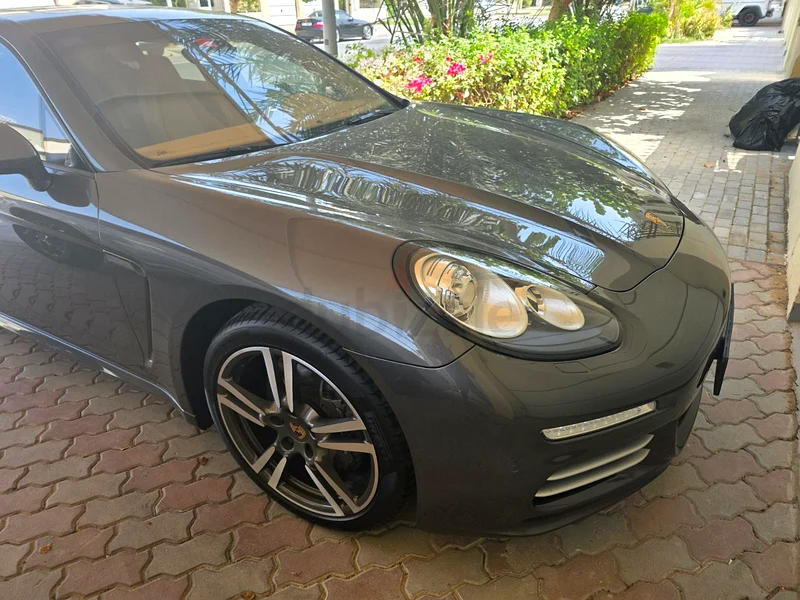 Porsche Panamera 463699038945025112