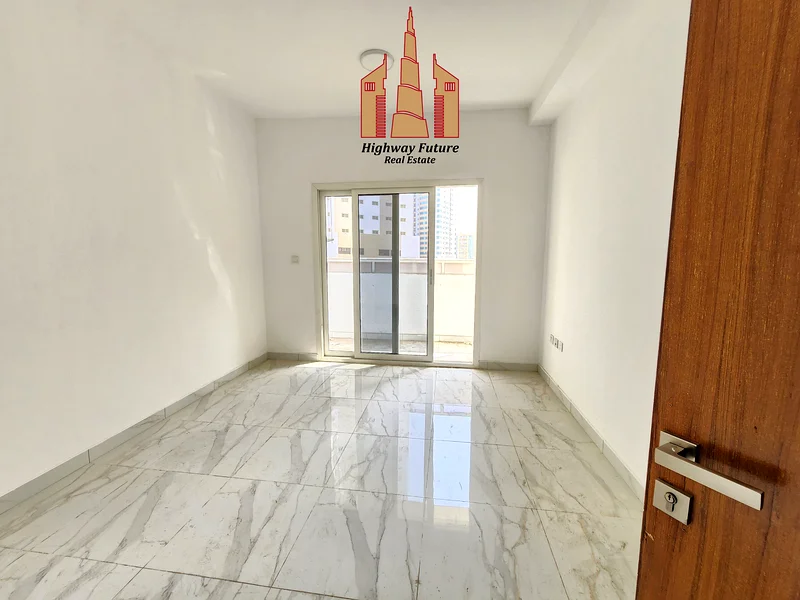 عرض ساخن شقة جديدة بغرفة نوم واحدة مع موقف سيارة مجاني وشرفة بالقرب من سوق السهارة63707514239105112