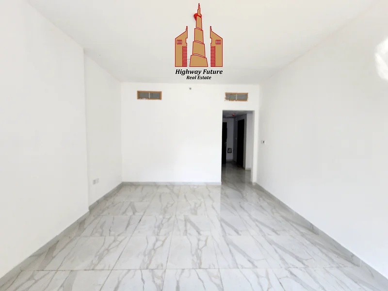 عرض ساخن شقة جديدة بغرفة نوم واحدة مع موقف سيارة مجاني وشرفة بالقرب من سوق السهارة63707514239105114