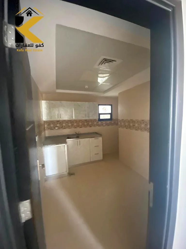 شقة فاخرة للإيجار السنوي – كن أول مستأجر | الروضة 1 – بالقرب من شارع عمار63722169478913114