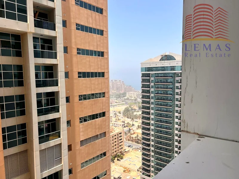 شقة من غرفتي نوم، نقداً، بإطلالة جزئية على البحر، فارغة63889910170242112