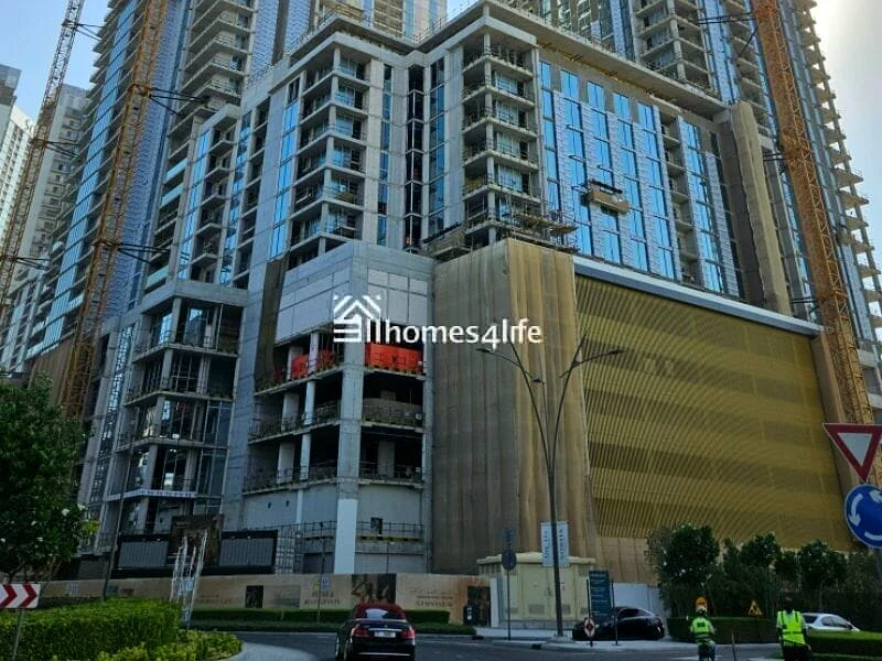 Corner Unit  | 2 BR + Yard | Maid Room64017626998274111