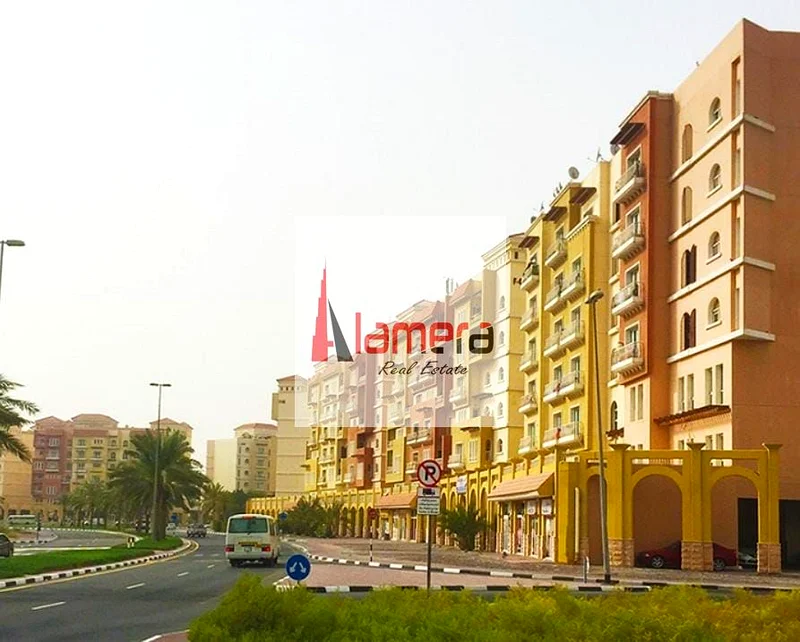 شقة كبيرة بغرفتي نوم مع شرفة ومطبخ مغلق | شيك مفتوح بالقرب من موقف الحافلات63742751936003111