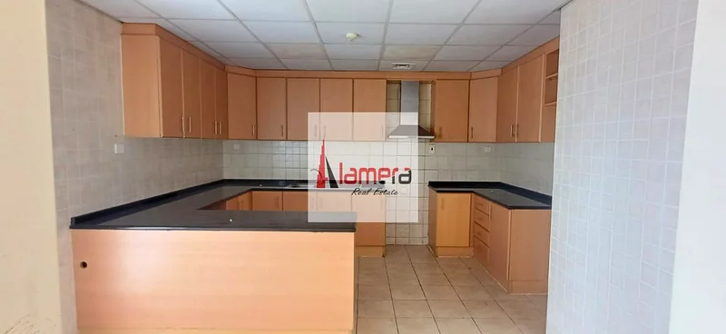 شقة كبيرة بغرفتي نوم مع شرفة ومطبخ مغلق | شيك مفتوح بالقرب من موقف الحافلات63742751936003112