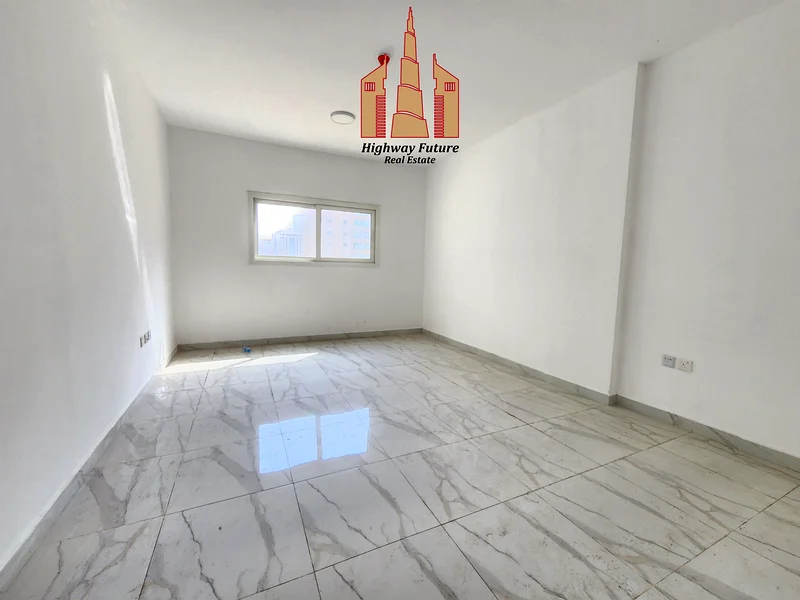 عرض ساخن شقة جديدة بغرفة نوم واحدة مع موقف سيارة مجاني وشرفة بالقرب من سوق السهارة63707514239105111