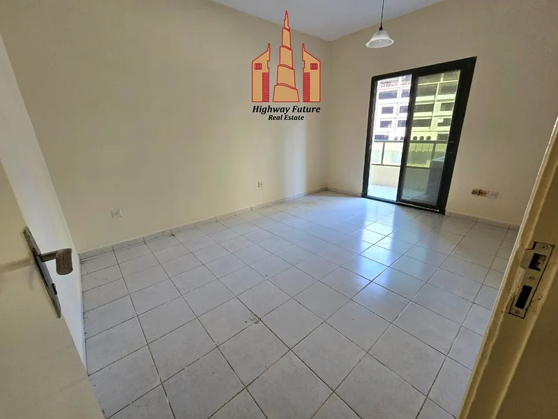 شقة سوبر 2 غرفة نوم مع شرفة 4 شيكات.63707514382467110