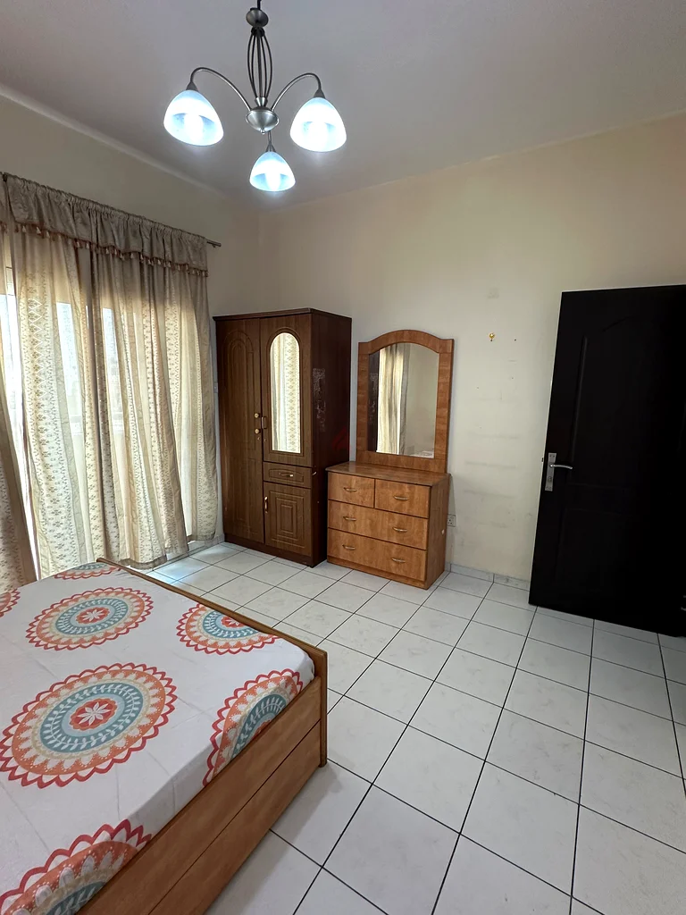 غرفة عائلية مفروشة بالكامل بالقرب من محطة مترو ADCB حمام داخلي، المخرج 1، مرتبة ونظيفة63797193302401111