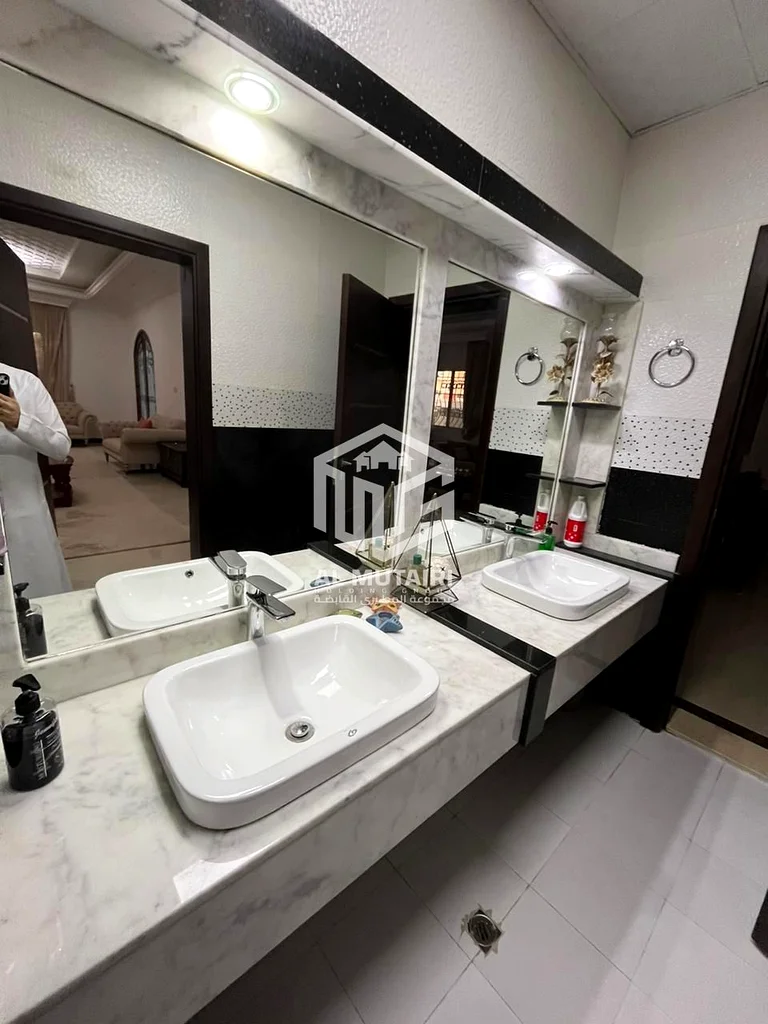 فرصة ذهبية – فيلا سكنية وتجارية للبيع في الروضة 1، عجمان63874152875138113