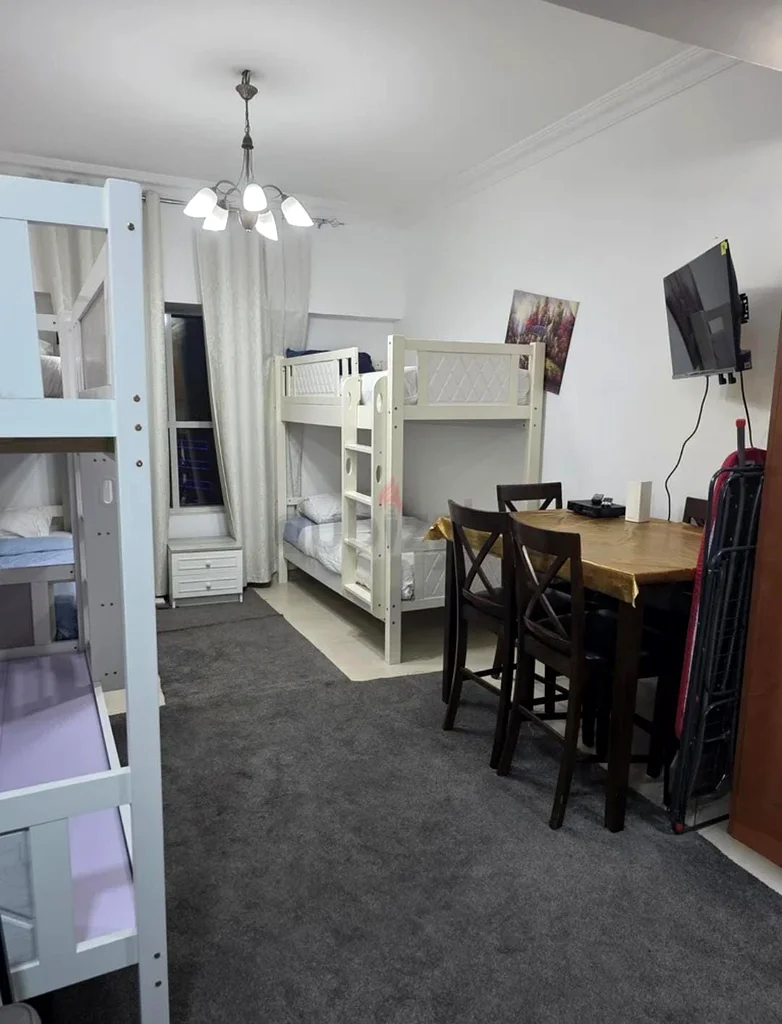 Space in Master Room – Barsha Heights – AED 1000 – Near Metro – Sheikh Zayed Vie63797914074882110