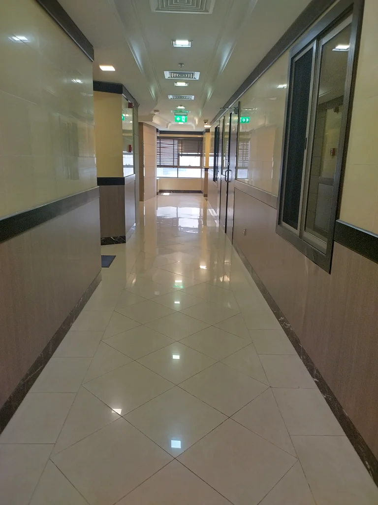 شقة من غرفتين نوم متوفرة بالقرب من مترو أبو هيل مناسبة للعائلات مسموح بالتقاسم63737826911491113