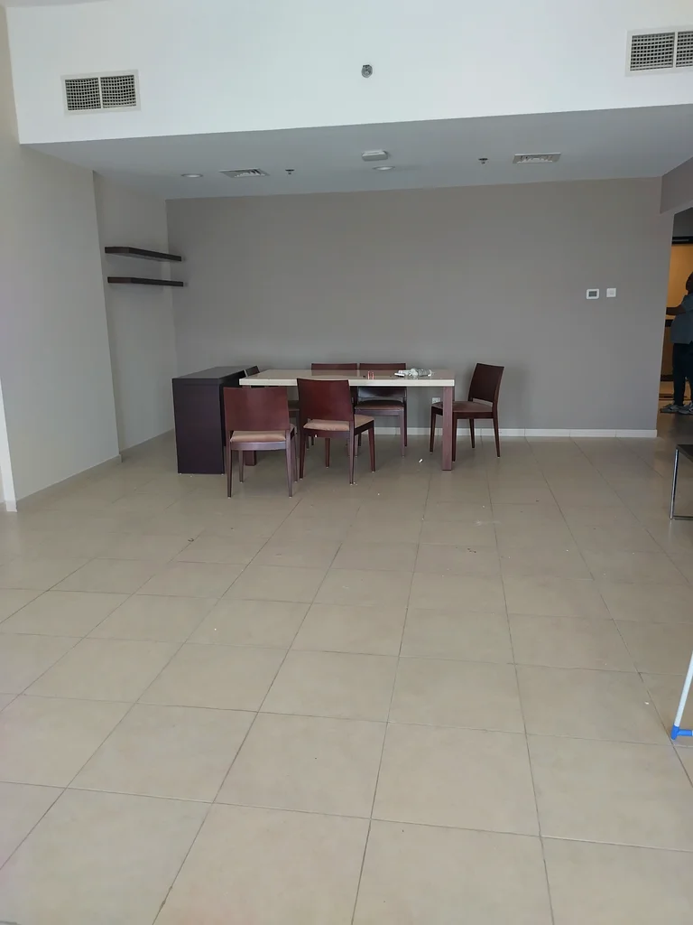 شقة من غرفتين نوم متوفرة بالقرب من مترو أبو هيل مناسبة للعائلات مسموح بالتقاسم63737826911491110