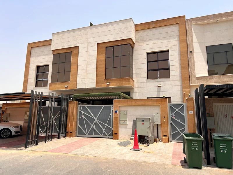 الفيلا المعروضة للإيجار في منطقة الياسمين هي خيار مثالي لمن يبحثون عن الراحة والفخامة في موقع متميز.63717554684034110