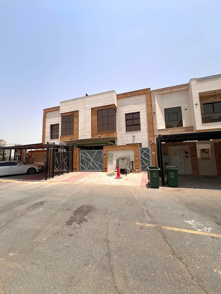 الفيلا المعروضة للإيجار في منطقة الياسمين هي خيار مثالي لمن يبحثون عن الراحة والفخامة في موقع متميز.63717554684034111