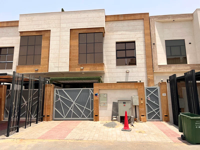 الفيلا المعروضة للإيجار في منطقة الياسمين هي خيار مثالي لمن يبحثون عن الراحة والفخامة في موقع متميز.63717554684034112