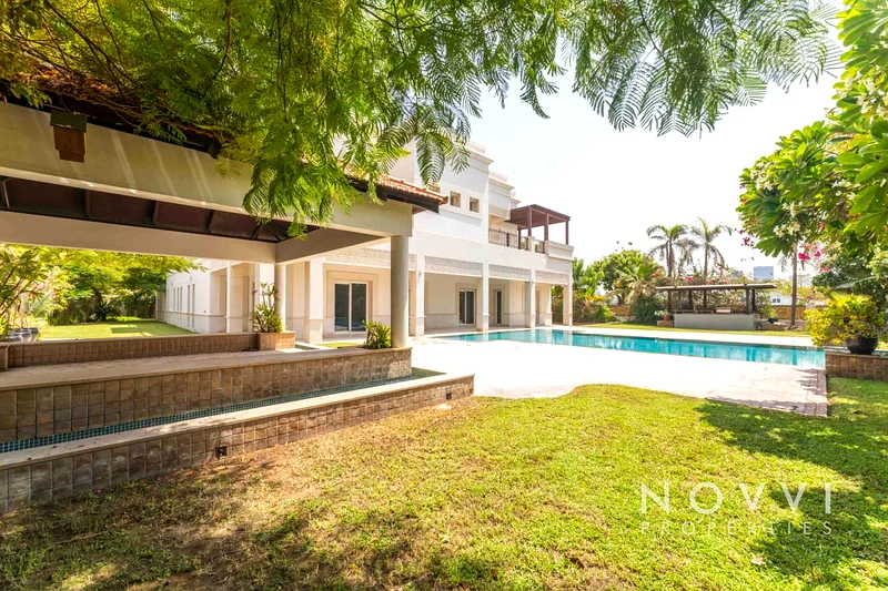 Lake Front Mansion | Corner Plot | Vacant Now63809390679939113