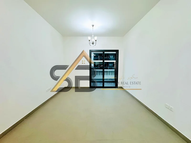 شقة واسعة مكونة من غرفة نوم واحدة مع شرفة، والمبنى يحتوي على جميع المرافق63742093255682114