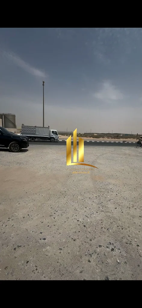 للبيع في إمارة الشارقة منطقة القصيمية القديمة أرض بمساحة 20,000 قدم مربع موقع ممتاز على شارع رئيسي مقابل مدينة الإمارات الصناعية Co63819416716418113